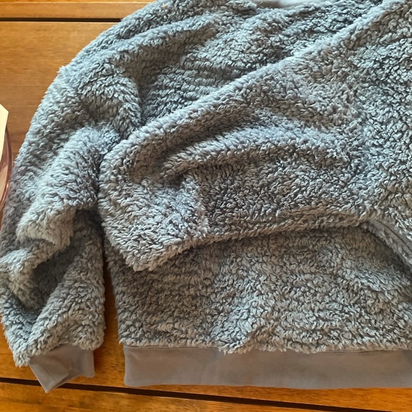 NWT GAP BLUE Sherpa Sweater 100% polyester size medium - Picture 6 of 8